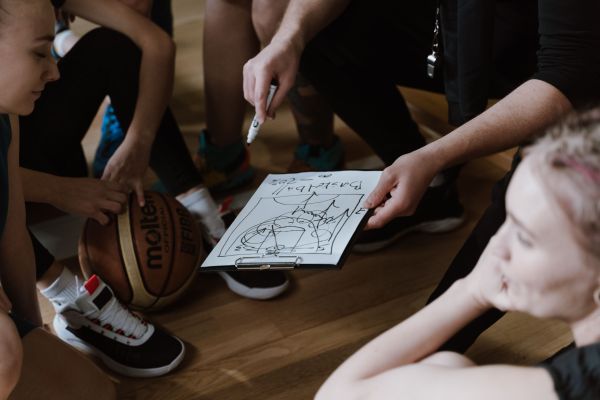 Elevating game readiness: creative drill development strategies for uk basketball coaches facing high-pressure situations