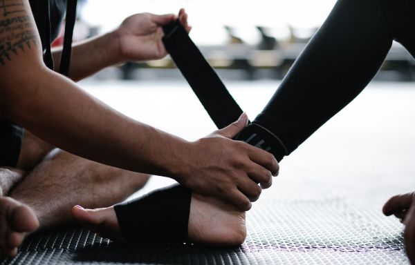 Essential ankle support techniques for uk muay thai fighters: elevate your performance and prevent injuries